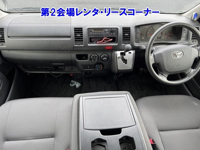 TOYOTA HIACE VAN 2017