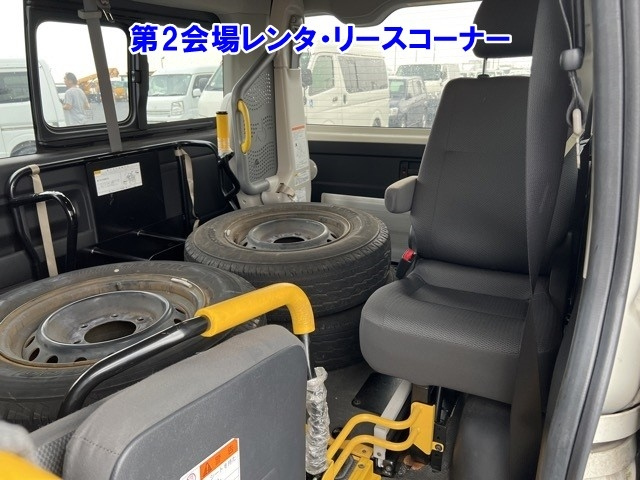 TOYOTA HIACE VAN 2017