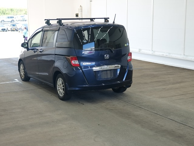 HONDA FREED 2010