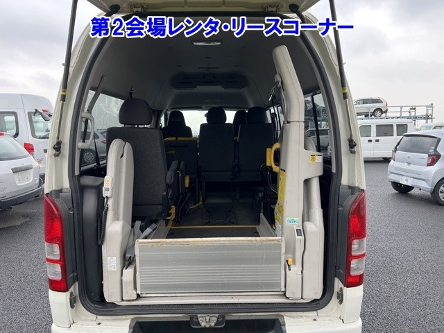TOYOTA HIACE VAN 2011