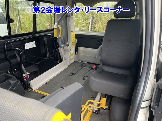 TOYOTA HIACE VAN 2011