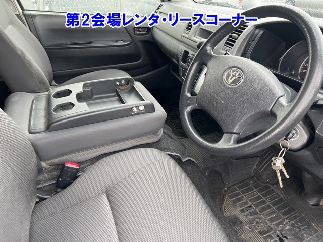 TOYOTA HIACE VAN 2011