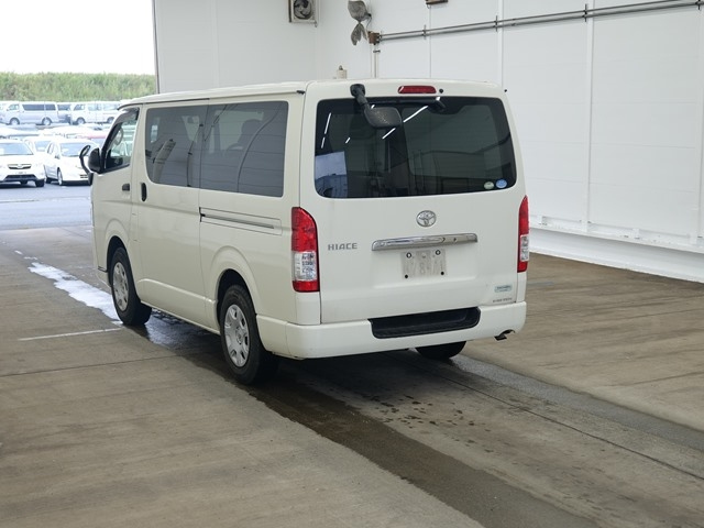 TOYOTA HIACE VAN 2015