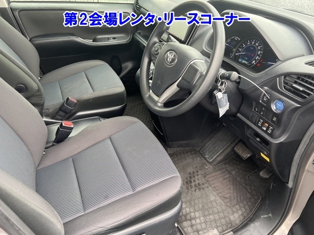 TOYOTA NOAH 2018