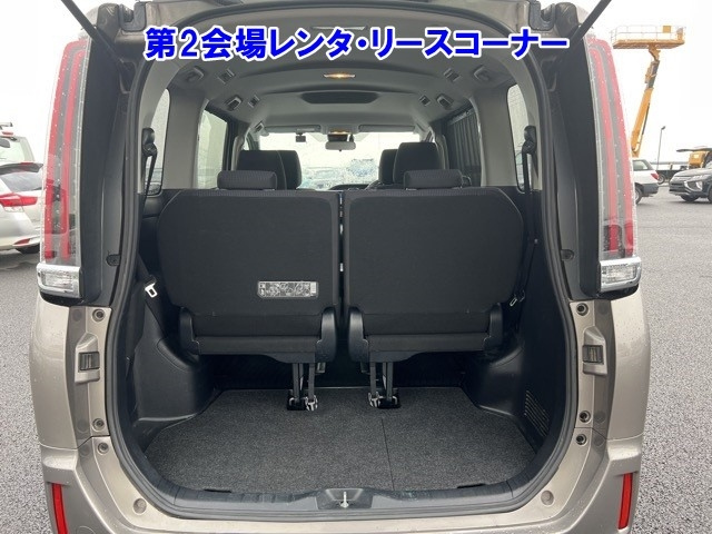 TOYOTA NOAH 2018