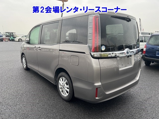 TOYOTA NOAH 2018