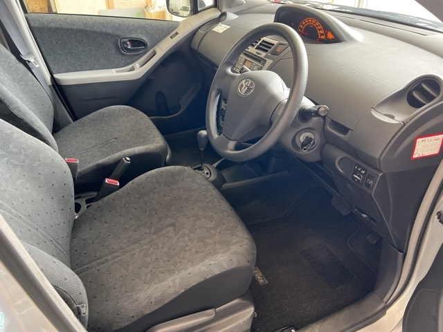 TOYOTA VITZ 2009