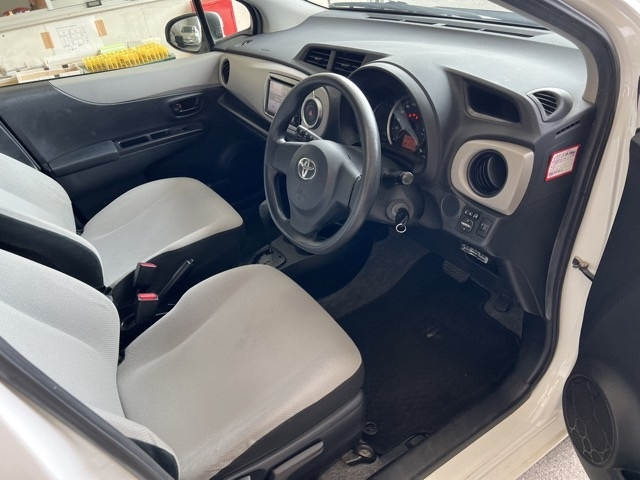 TOYOTA VITZ 2014
