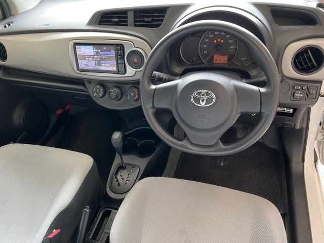 TOYOTA VITZ 2014