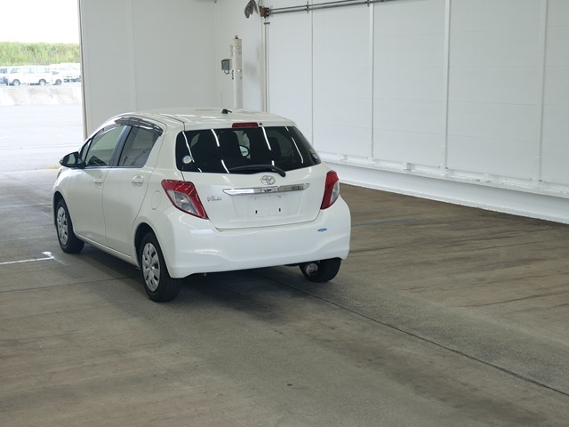 TOYOTA VITZ 2014