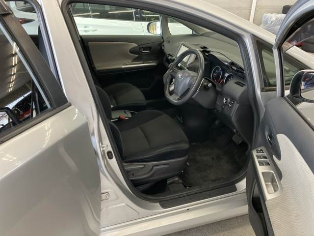 TOYOTA WISH 2010