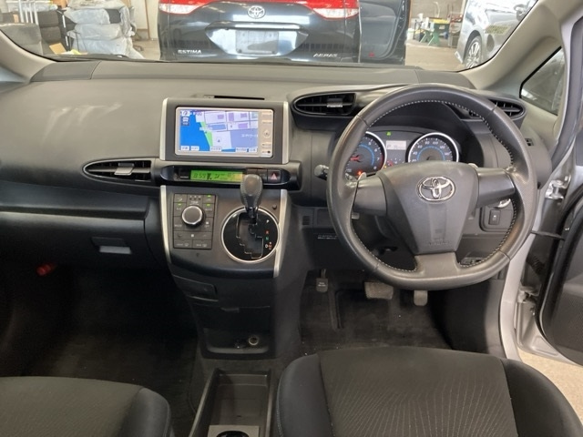 TOYOTA WISH 2010
