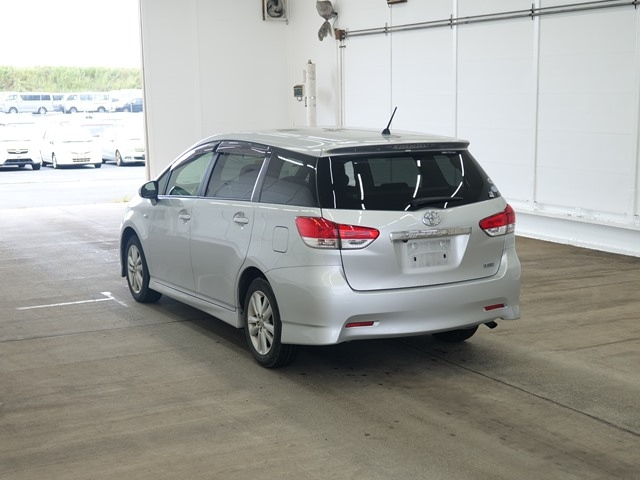 TOYOTA WISH 2010