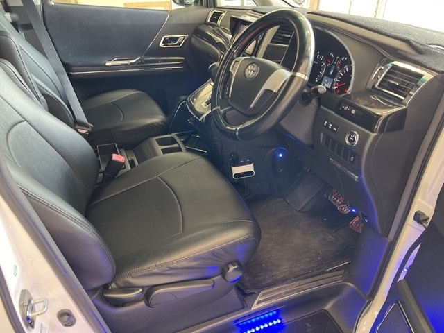 TOYOTA ALPHARD 2009