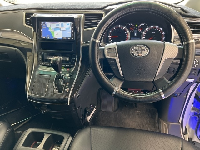 TOYOTA ALPHARD 2009