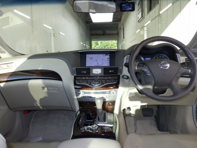 NISSAN FUGA 2010