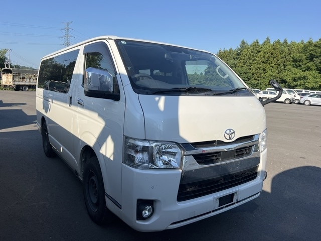 TOYOTA HIACE VAN 2020