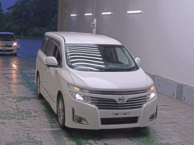 NISSAN ELGRAND 2011