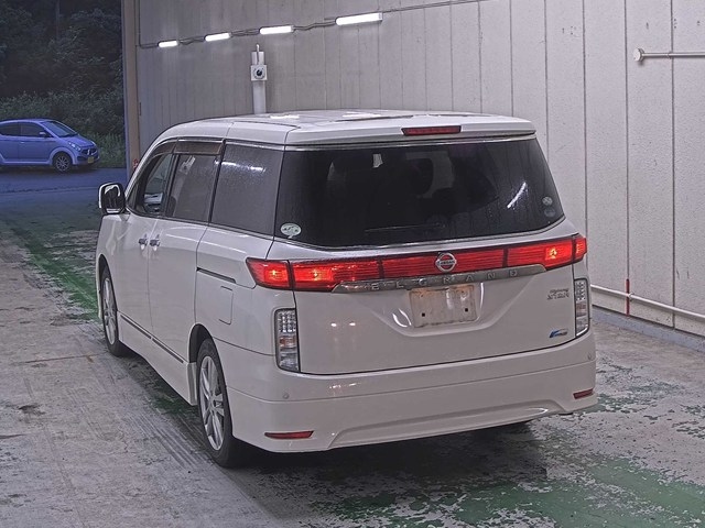 NISSAN ELGRAND 2011