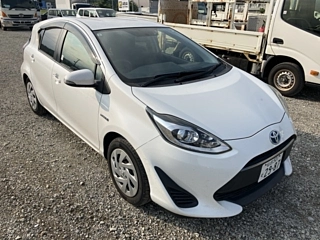 TOYOTA AQUA 2017
