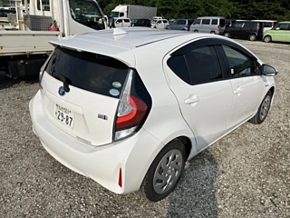 TOYOTA AQUA 2017