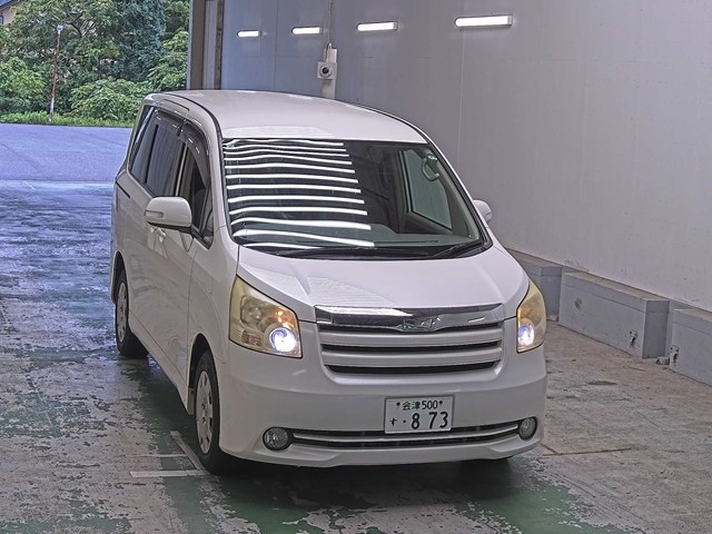 TOYOTA NOAH 2008