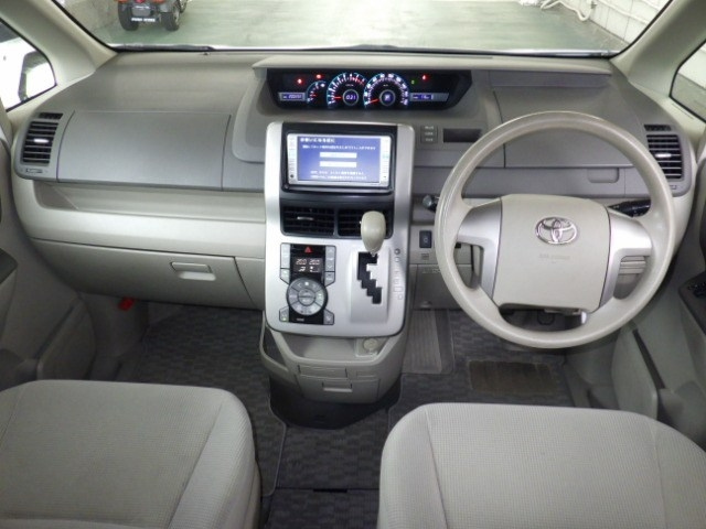 TOYOTA NOAH 2008