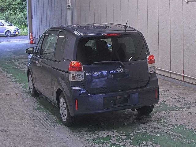 TOYOTA SPADE 2013