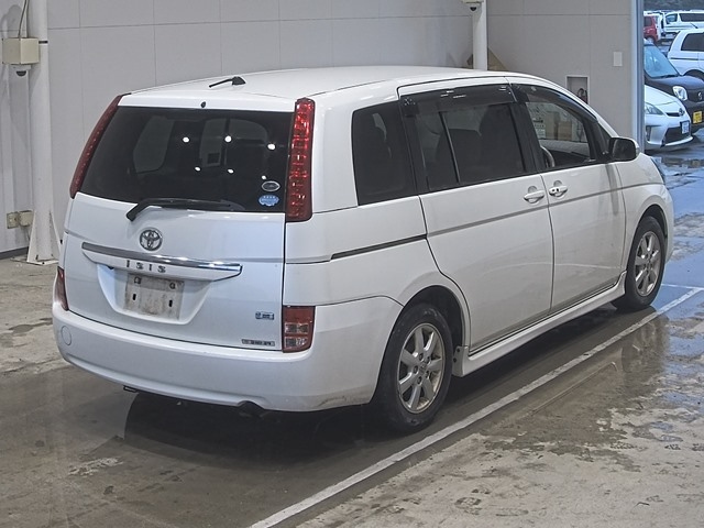 TOYOTA ISIS 2011