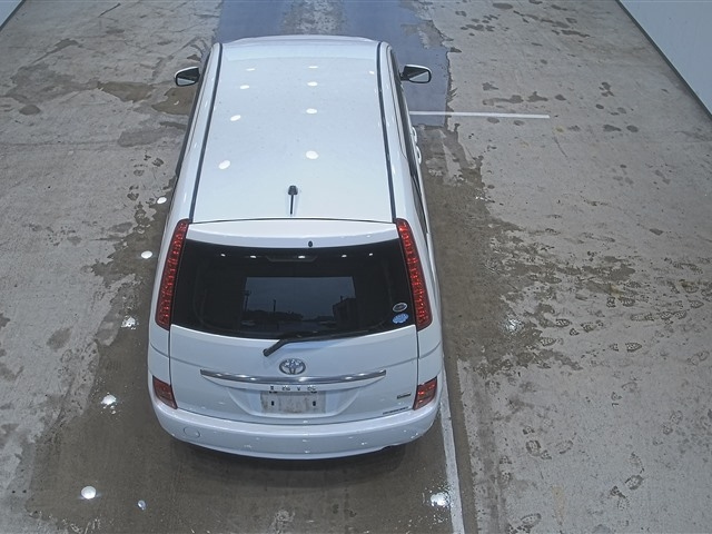 TOYOTA ISIS 2011