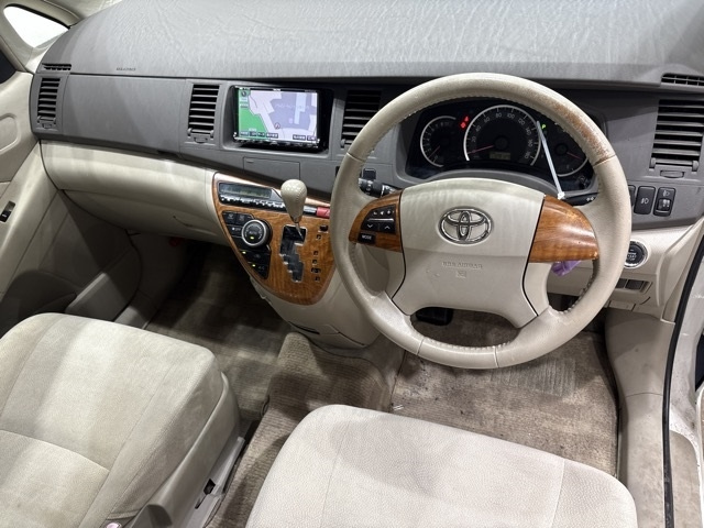 TOYOTA ISIS 2011