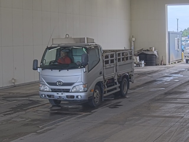 HINO DUTRO 2015