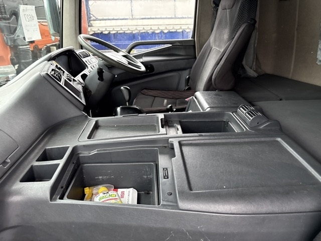 MITSUBISHI SUPER GREAT 2010