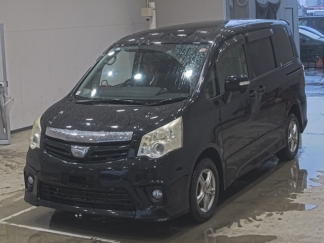 TOYOTA NOAH 2012