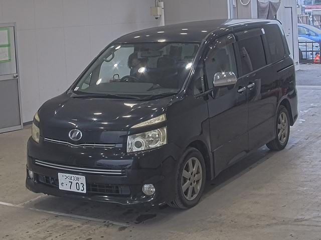 TOYOTA VOXY 2009