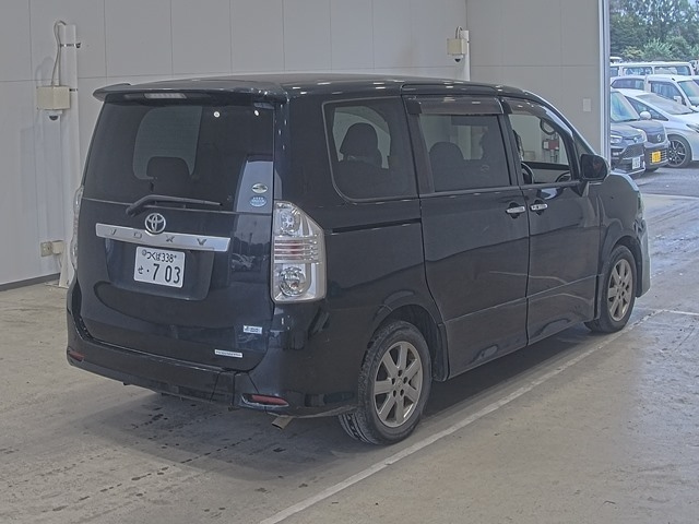 TOYOTA VOXY 2009