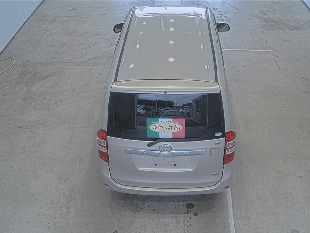 TOYOTA NOAH 2011