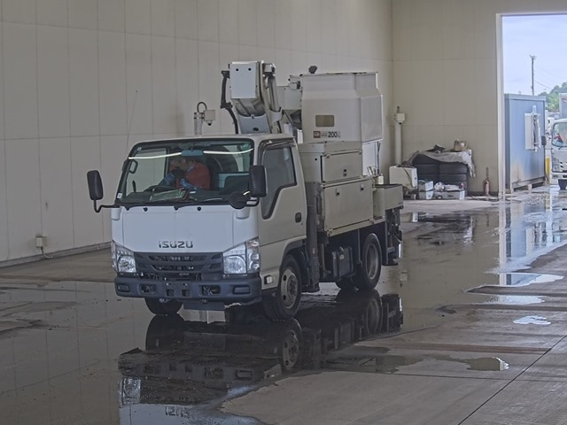 ISUZU ELF 2016
