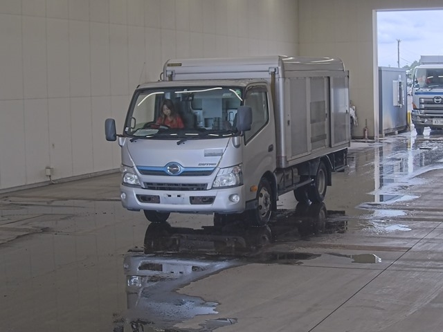 HINO DUTRO 2015