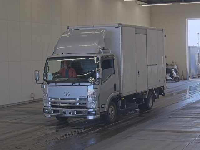NISSAN TRUCK 2008