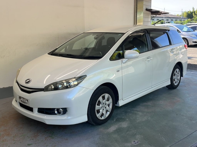 TOYOTA WISH 2011