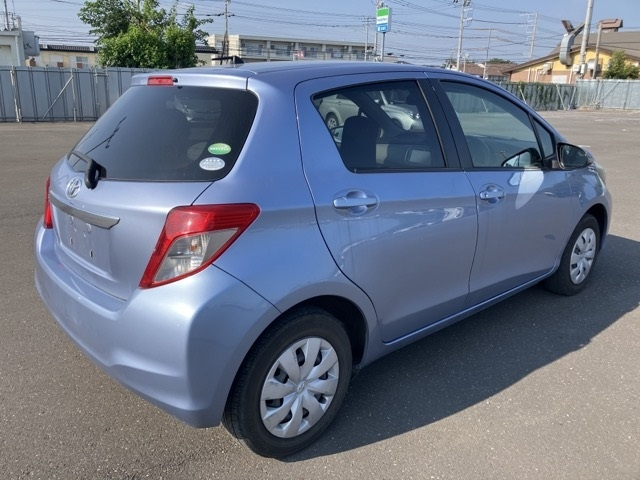 TOYOTA VITZ 2013