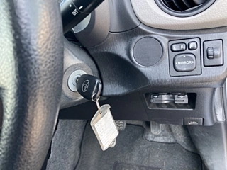 TOYOTA VITZ 2013
