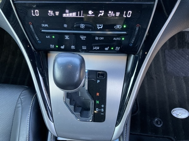 TOYOTA HARRIER 2017