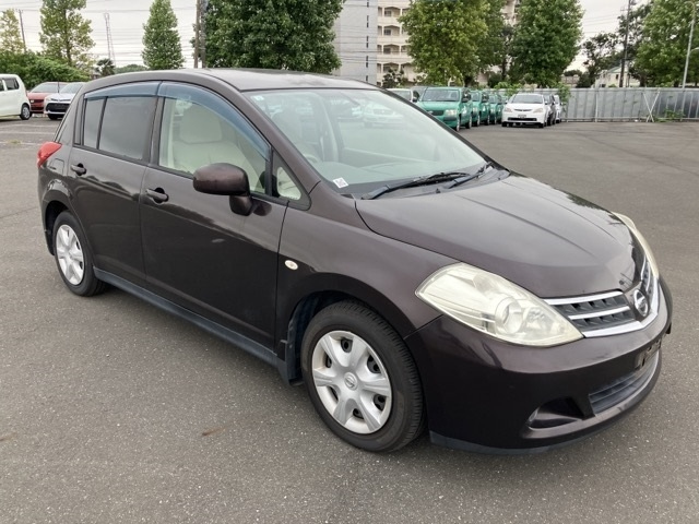 NISSAN TIIDA 2011