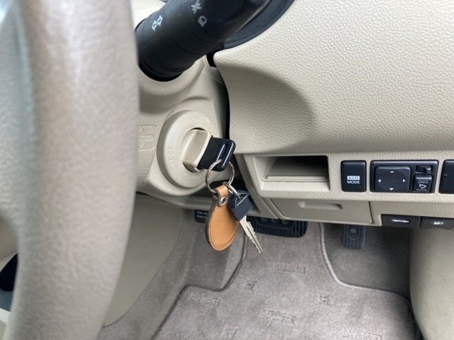 NISSAN TIIDA 2011