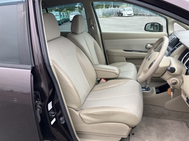 NISSAN TIIDA 2011