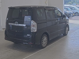 TOYOTA VOXY 2009