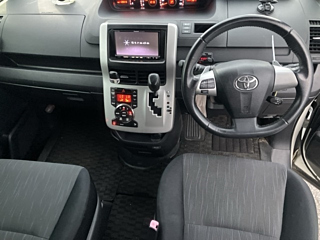 TOYOTA NOAH 2010