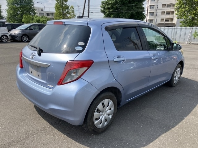 TOYOTA VITZ 2011